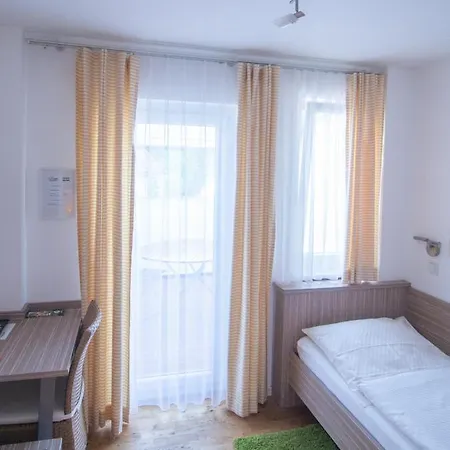 Отель Brauereigasthof Zum Lamm Untergroningen