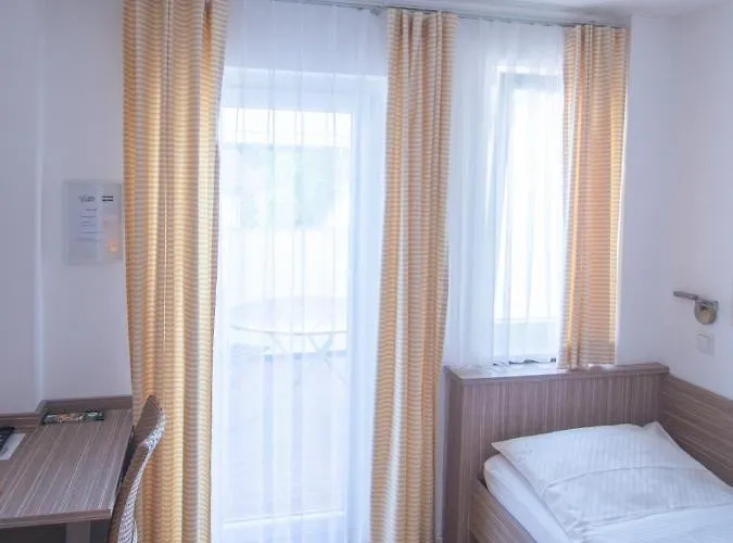 Otel Brauereigasthof Zum Lamm Untergroningen